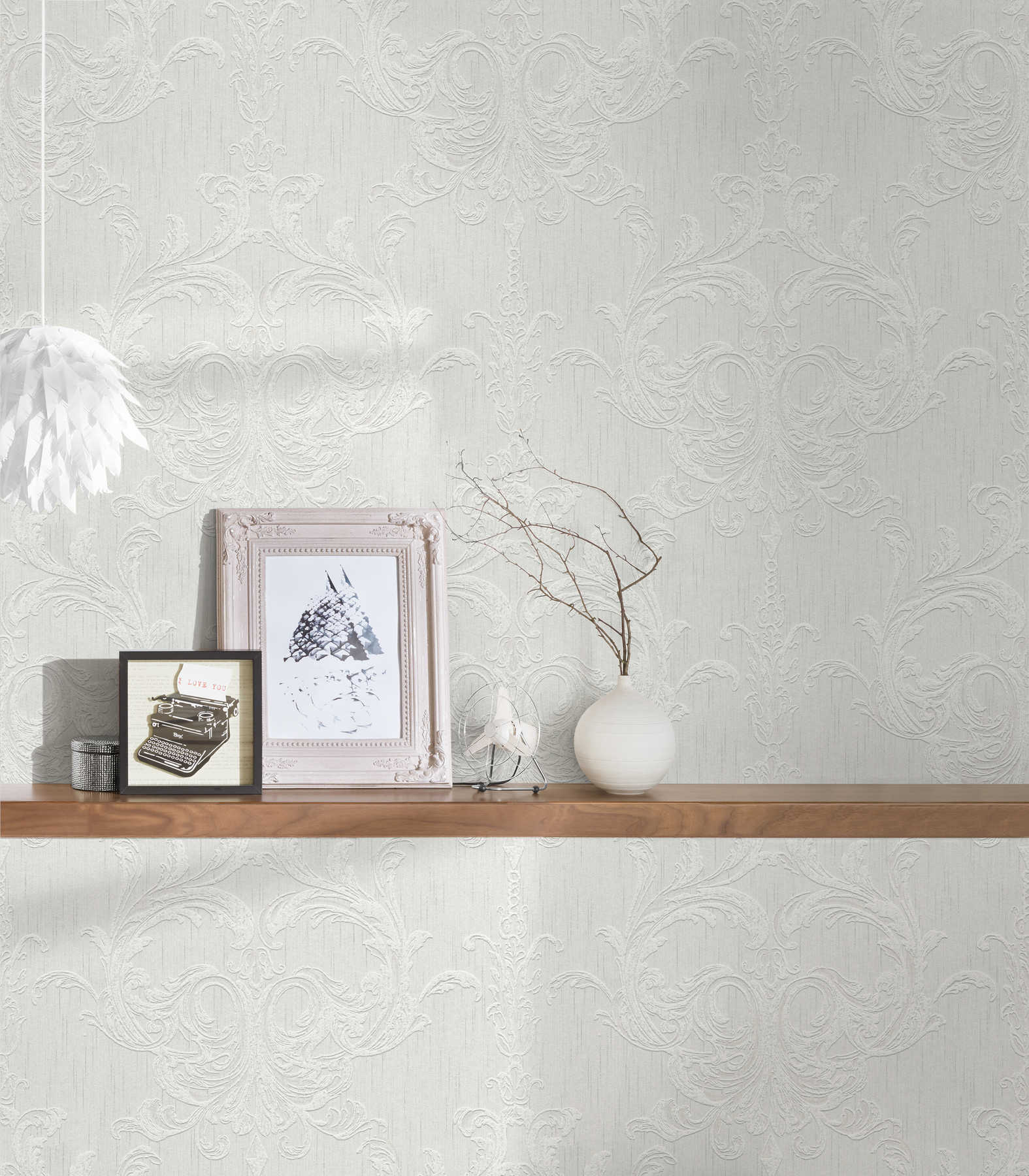             Ornamenttapete mit Stuck Design & Putzoptik – Grau, Weiß
        