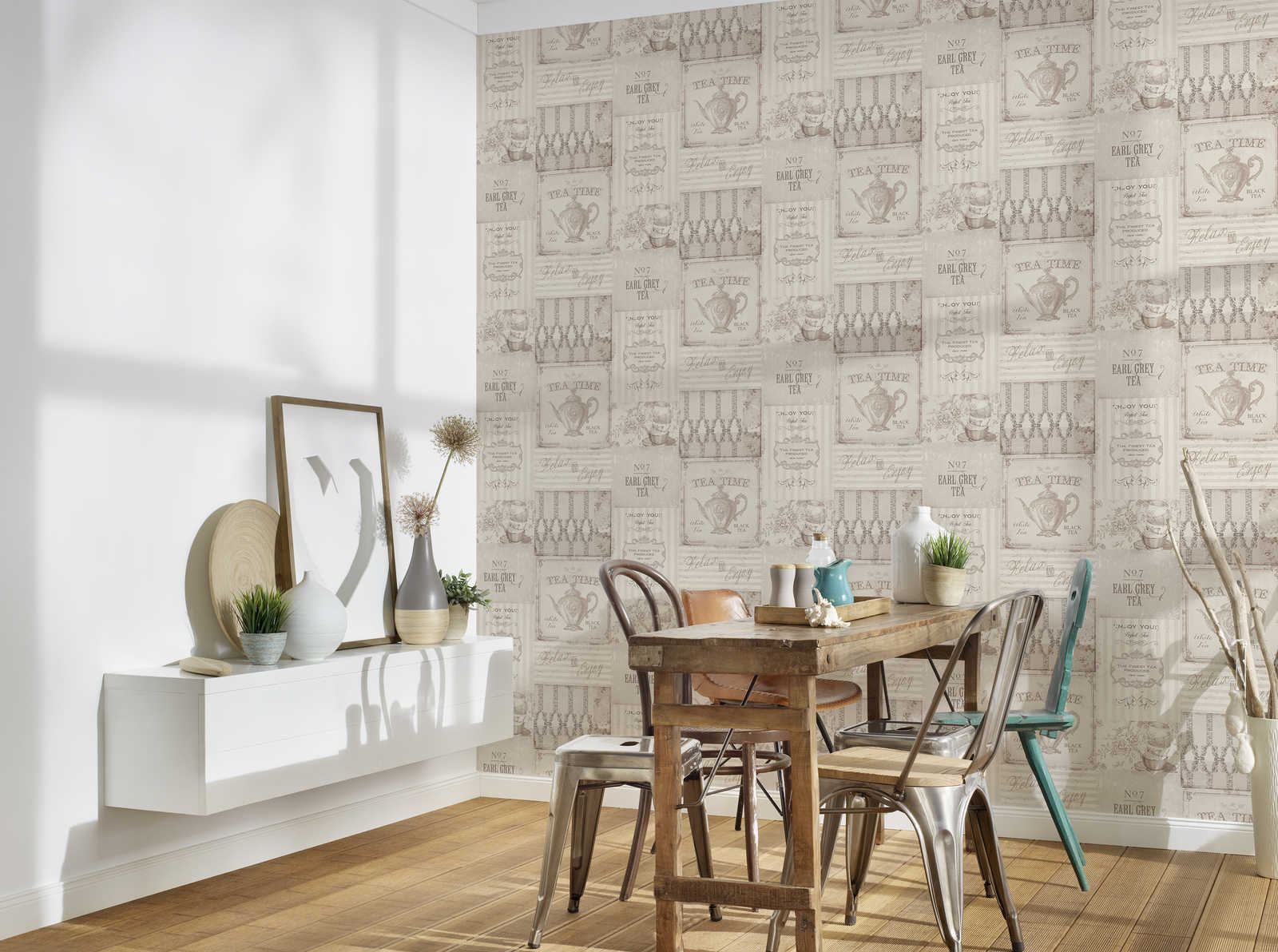             Mustertapete Tea Time Collage im Landhaus Stil – Grau
        