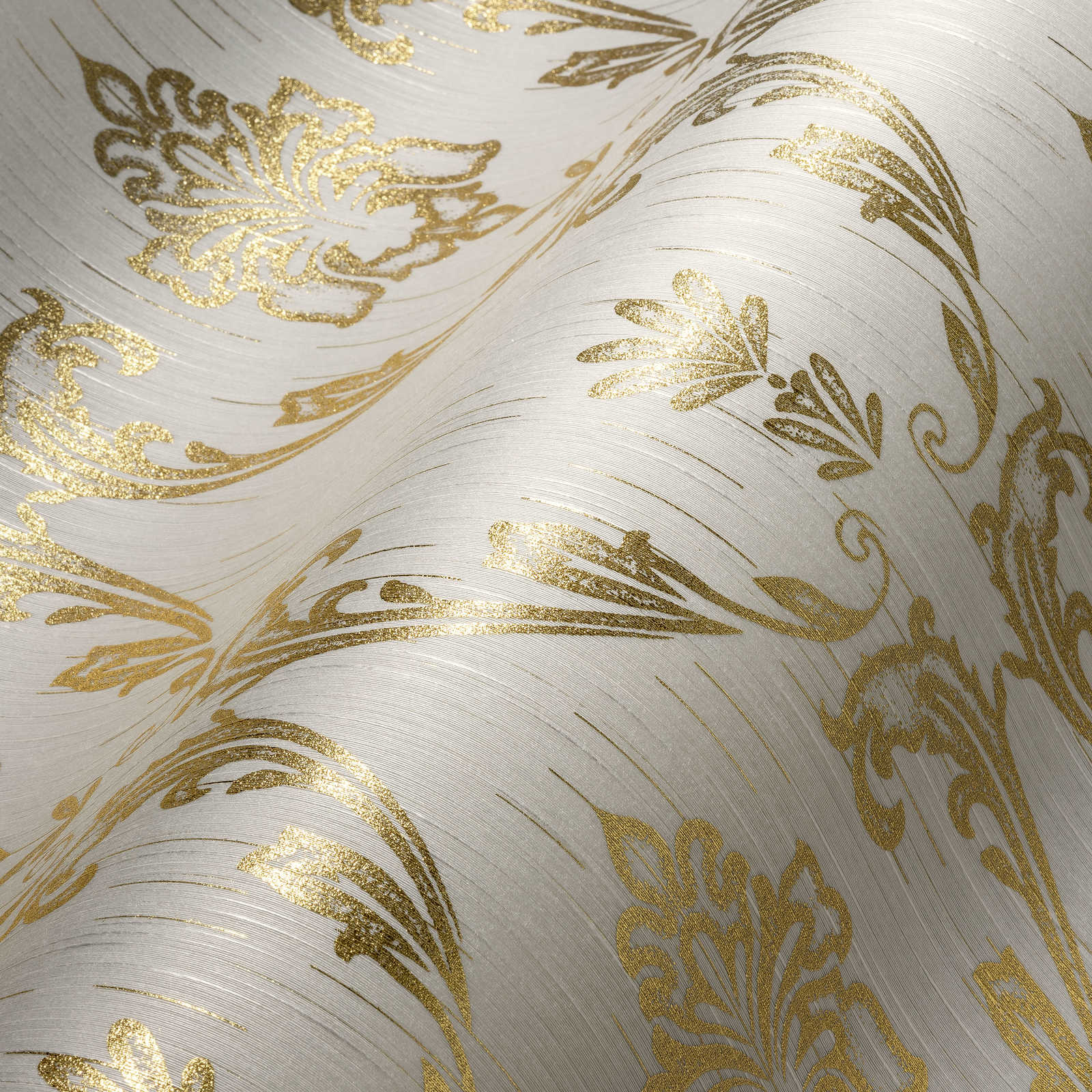             Ornamenttapete mit floralen Elementen in Gold – Gold, Weiß
        