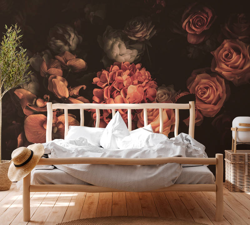             Romantische Fototapete mit Blumenstrauß – Orange, Rosa, Schwarz
        
