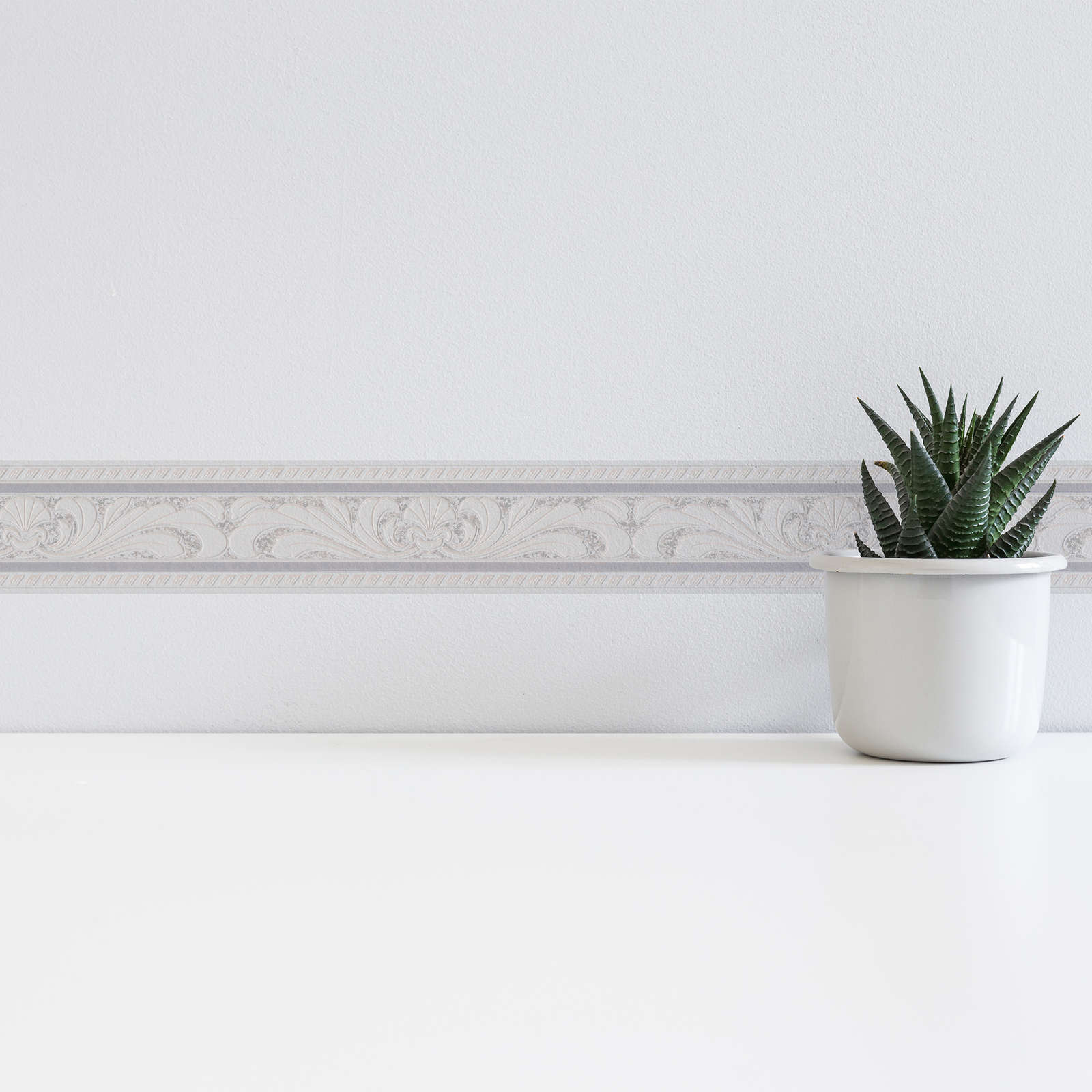             Tapetenbordüre mit Klassizismus Design – Creme, Weiß
        