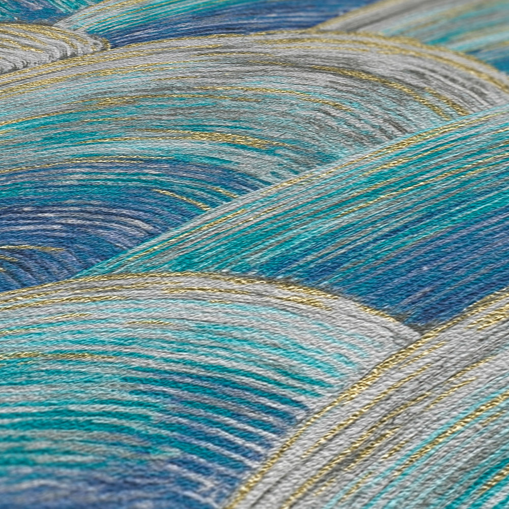             Abstrakte Vliestapete mit Wellenmuster & Glanzeffekt – Blau, Türkis, Gold
        
