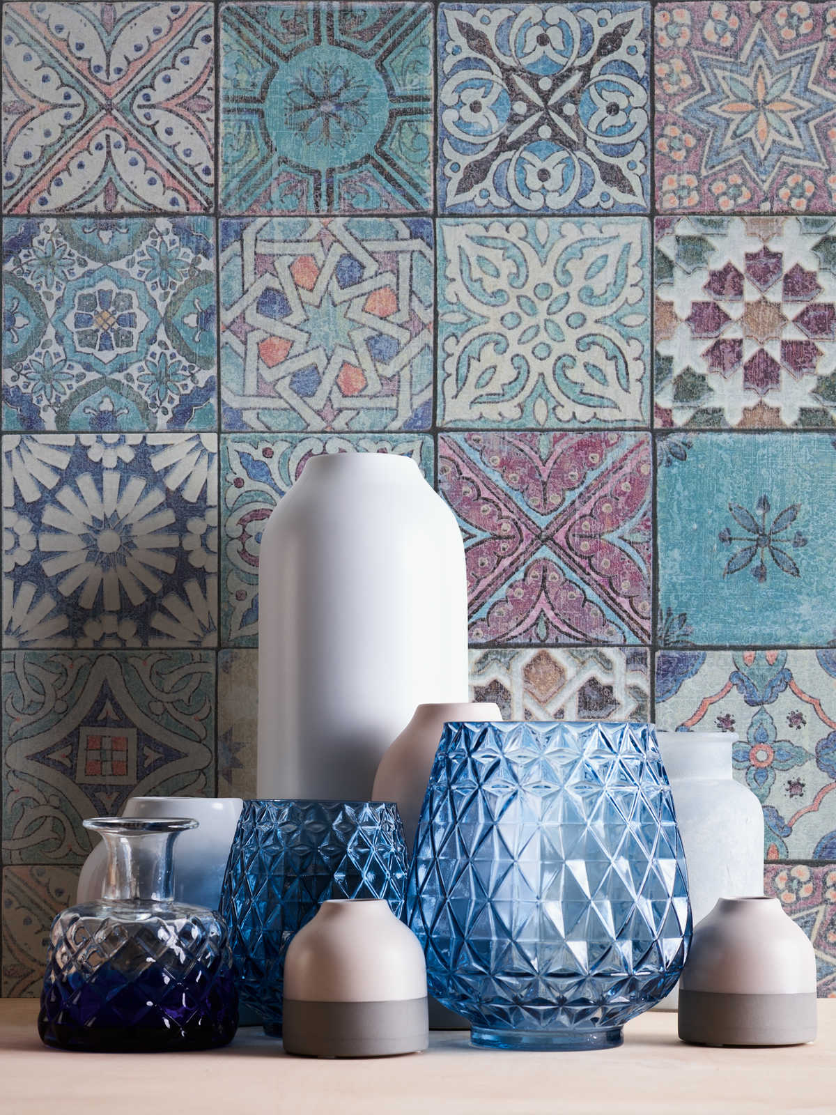             Selbstklebende Fliesen Tapete Vintage Mosaikmuster – Bunt, Blau, Violett
        