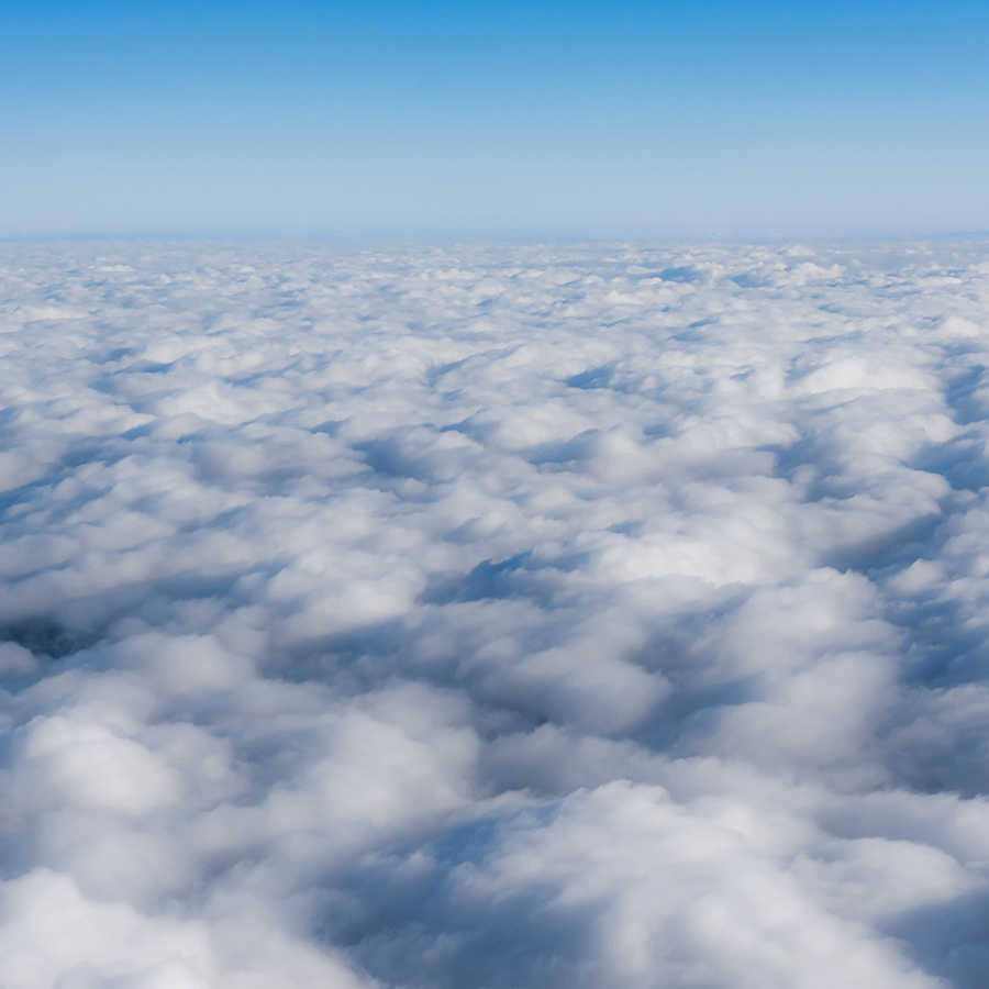 Natur Fototapete über den Wolken auf Perlmutt Glattvlies
