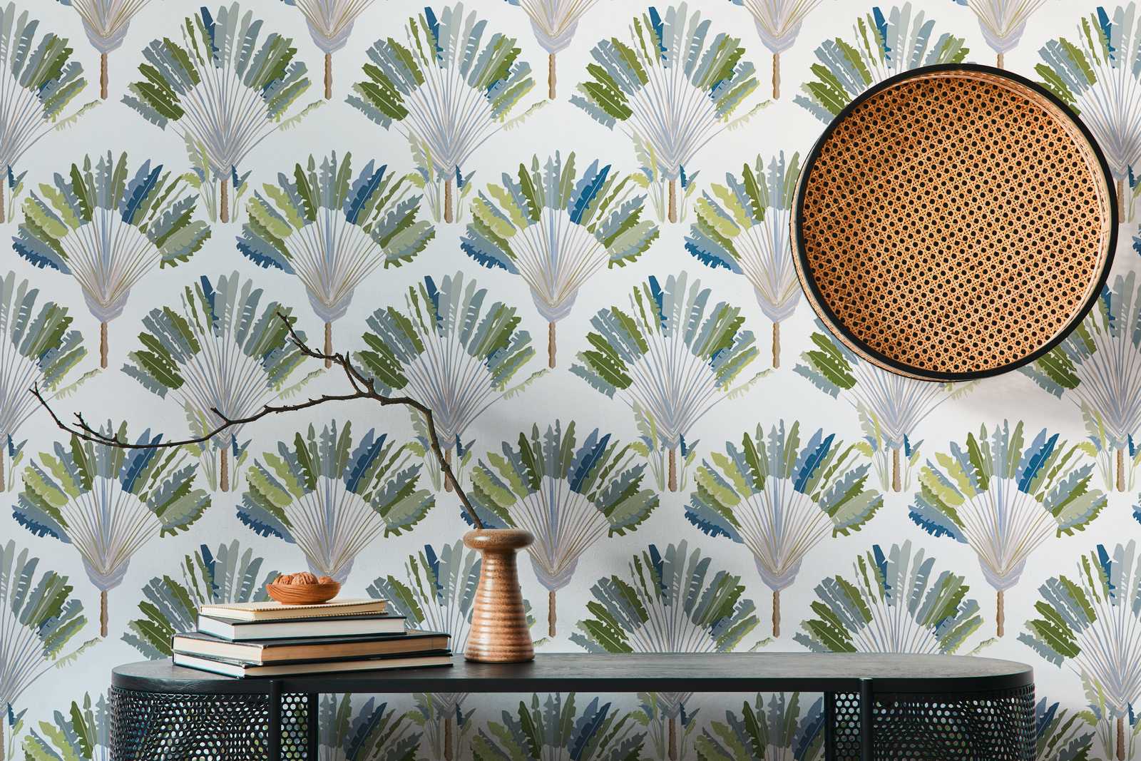             Tapete Palmenblätter & Stauden im abstrakten Muster – Grün, Weiß, Blau
        