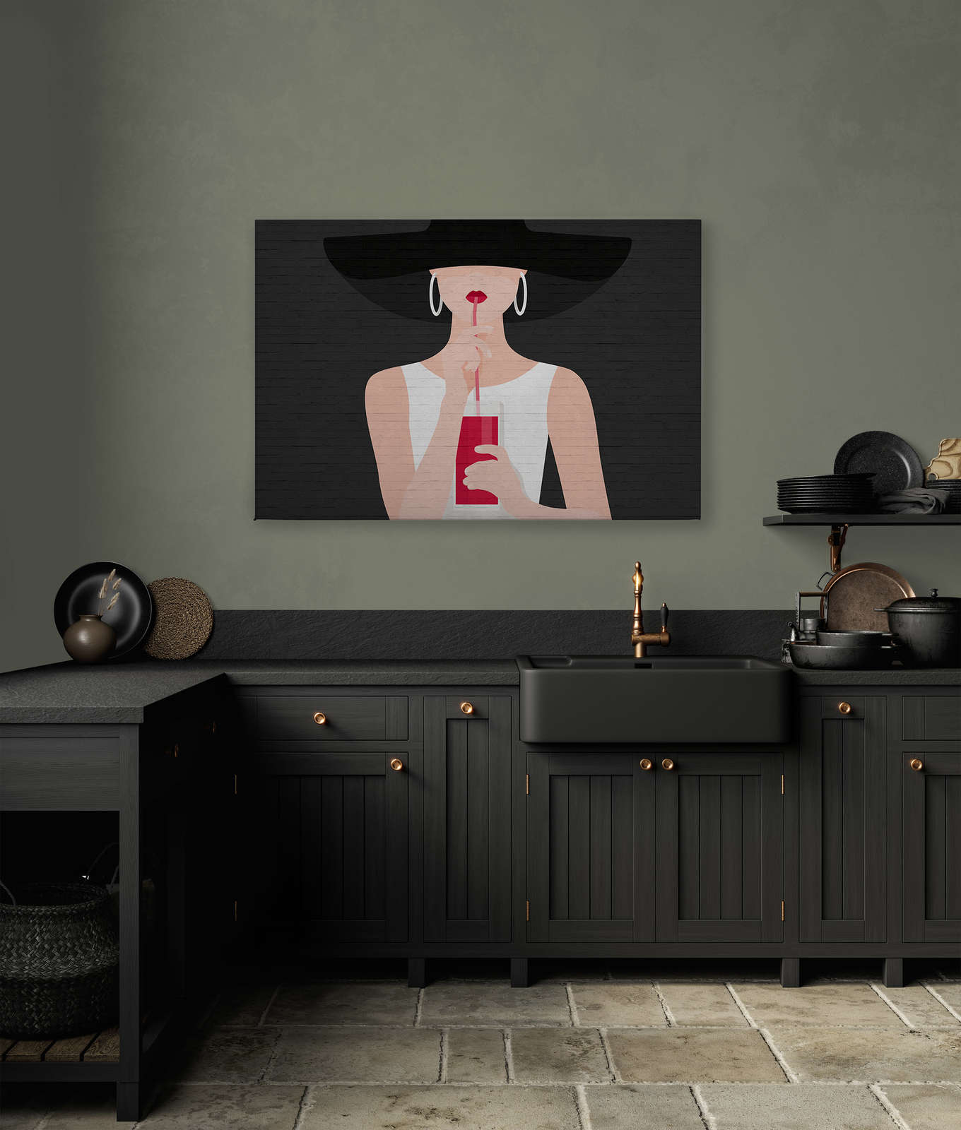             Schwarzes Leinwandbild Frau mit Cocktail & Mauerwerk – 1,20 m x 0,80 m
        