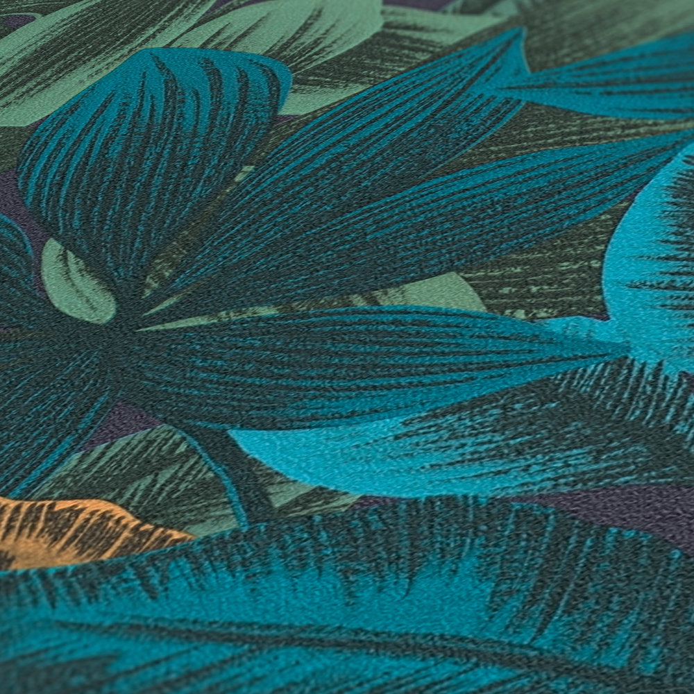             Florale Vliestapete mit Dschungelblattmotiv – Blau, Orange, Lila
        