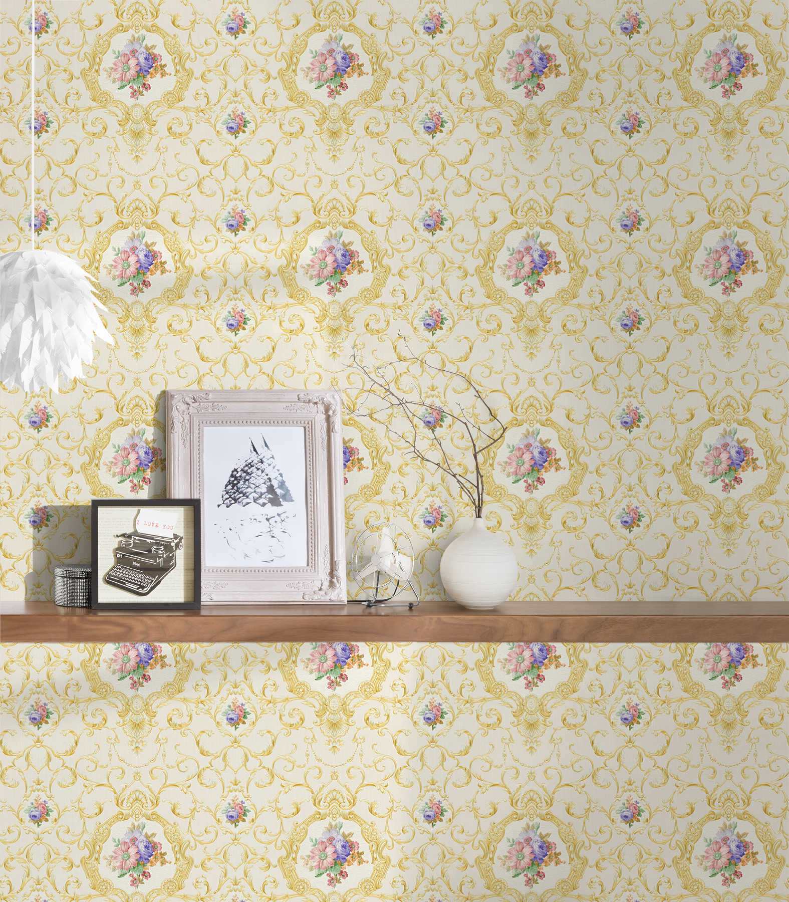             Luxus Tapete mit Ornamentmuster & Blumen-Bouquet – Creme, Metallic
        