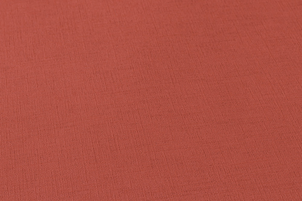             Rote Tapete Kaminrot unifarben mit Textil Design
        