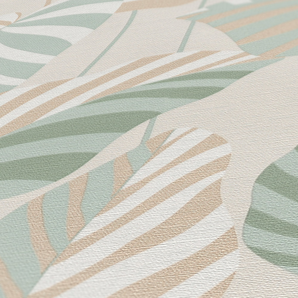             Vliestapete in natürlichen Stil mit leicht glänzenden Palmblättern – Creme, Grün, Gold
        