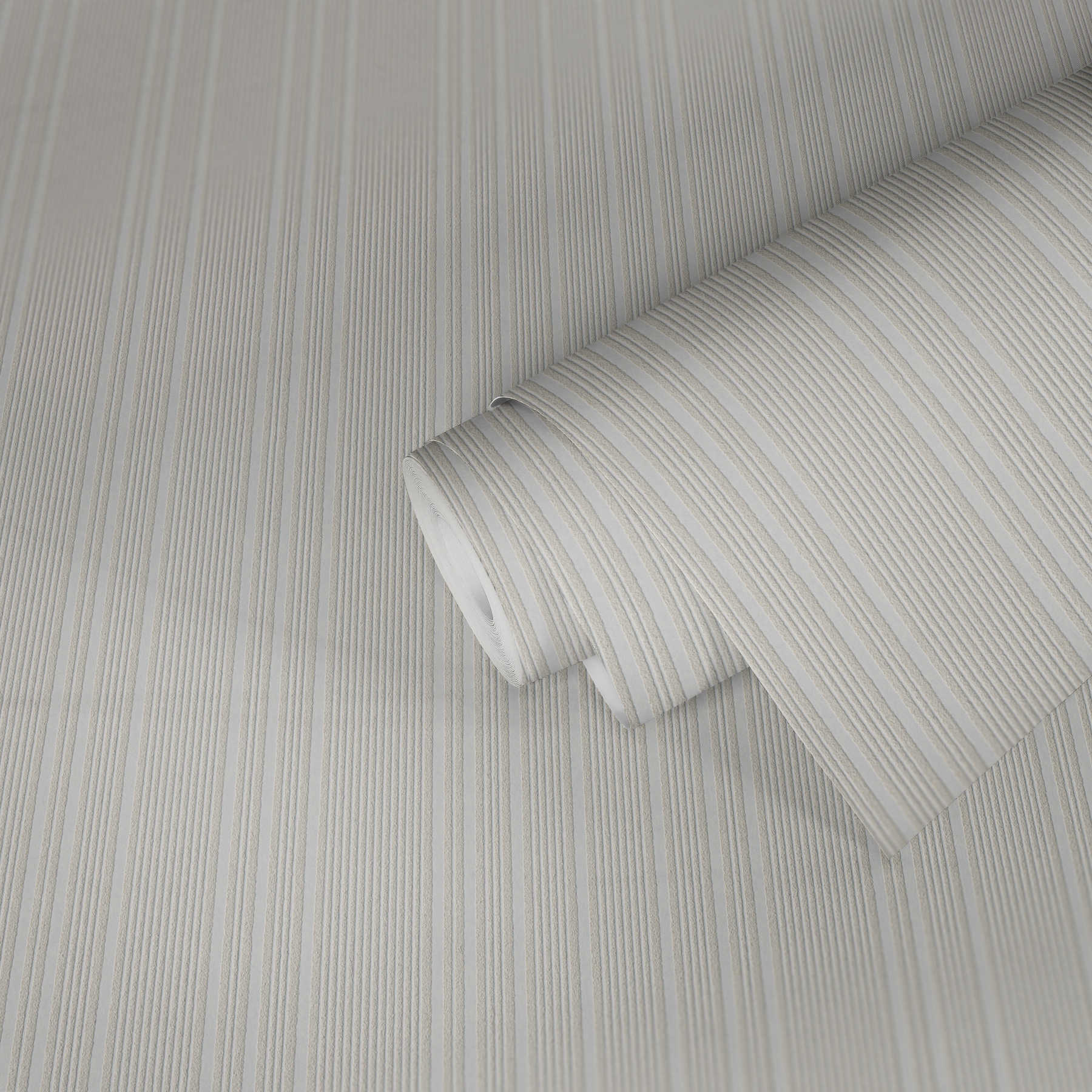             Überstreichbare Vliestapete mit Linienmuster – Weiß
        