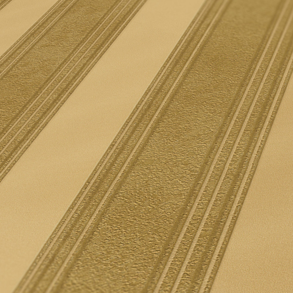             Goldene Streifentapete mit Linien & Struktureffekt – Metallic
        