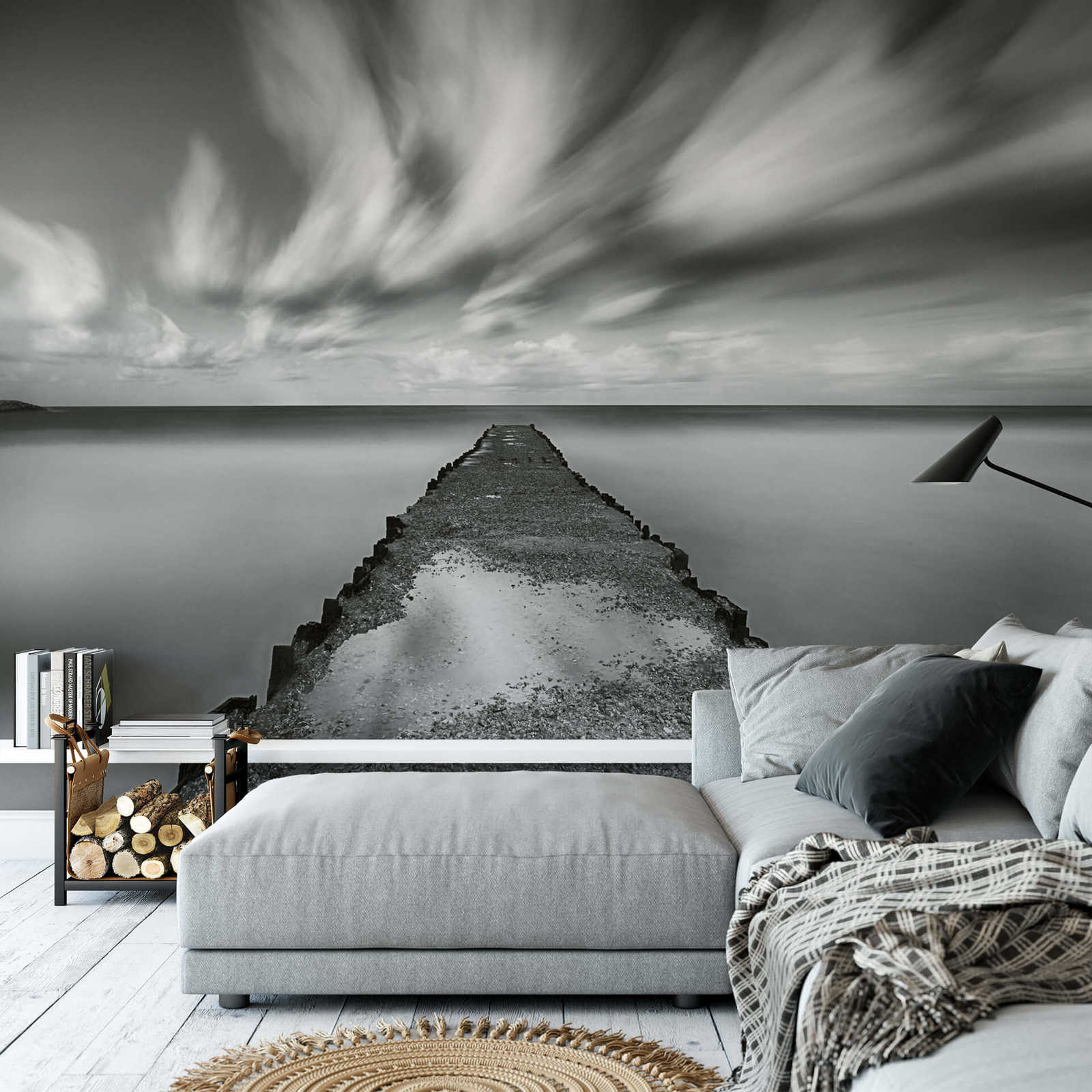             Fototapete Meer mit Bootssteg – Schwarz, Weiß, Grau
        