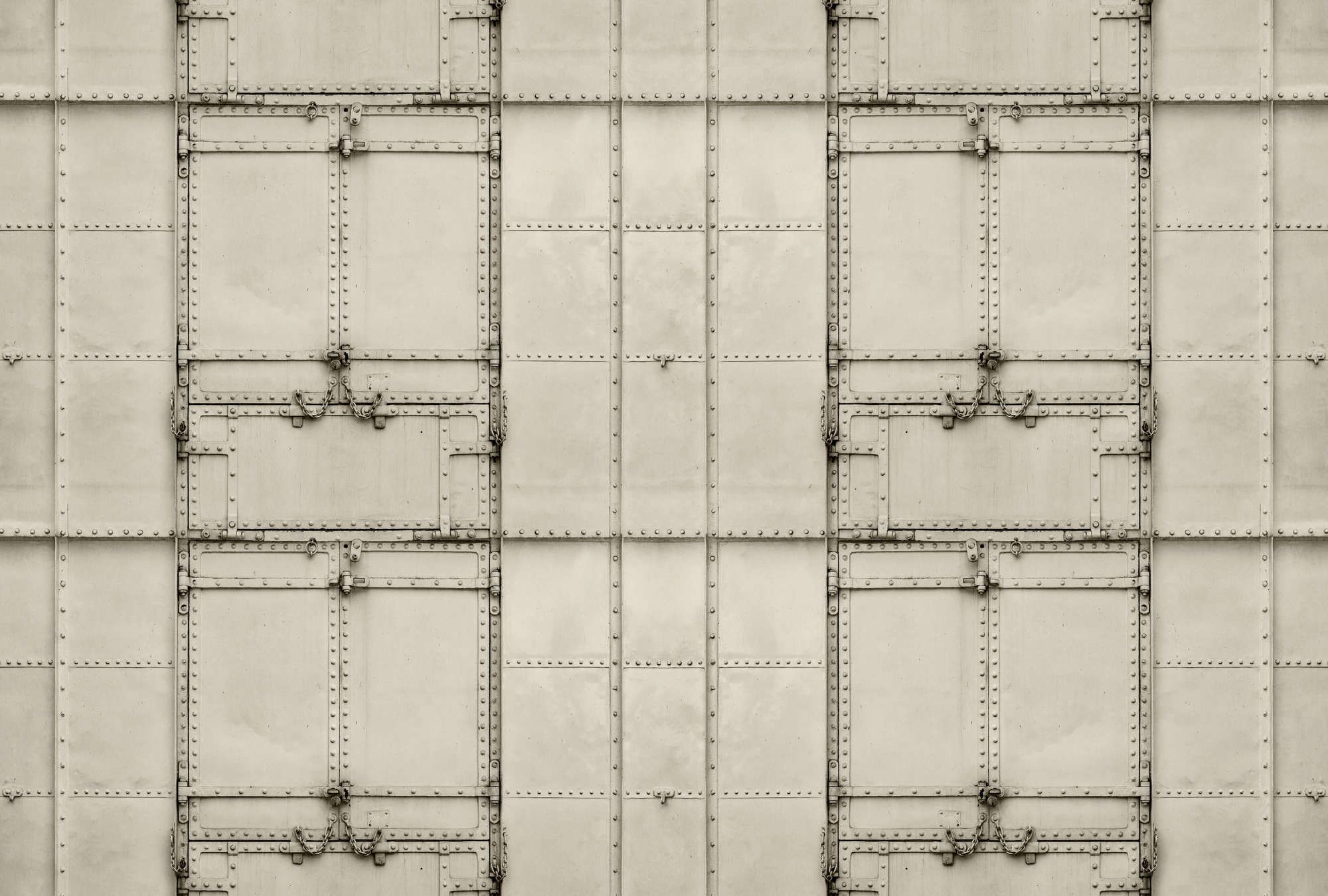             Fototapete »madurai« - Patchworkdesign mit Metallplatten mit Nieten & Ketten – Glattes, leicht perlmutt-schimmerndes Vlies
        
