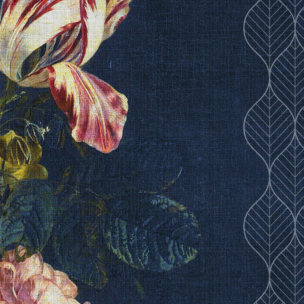             Cortina 2 – Dunkelblaue Fototapete Art Deko Muster mit Blumenstrauß
        