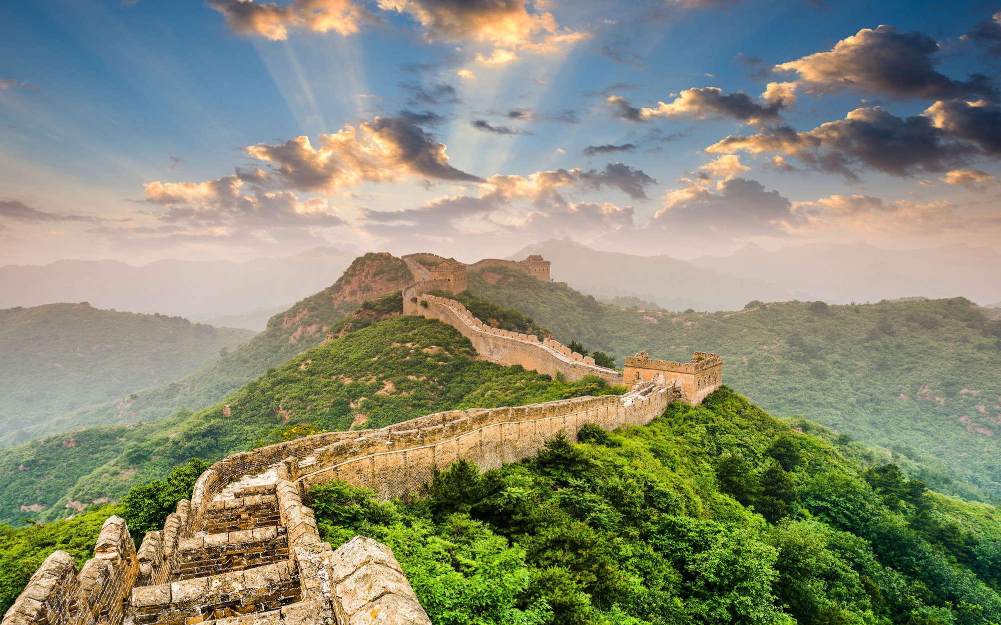             Fototapete Chinesische Mauer im Sonnenschein – Premium Glattvlies
        