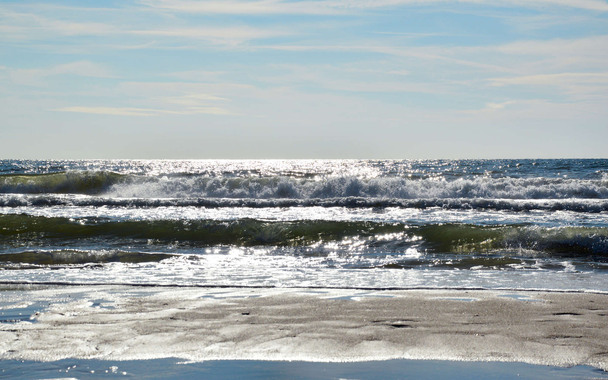             Fototapete Nordseestrand mit Wellen – Perlmutt Glattvlies
        