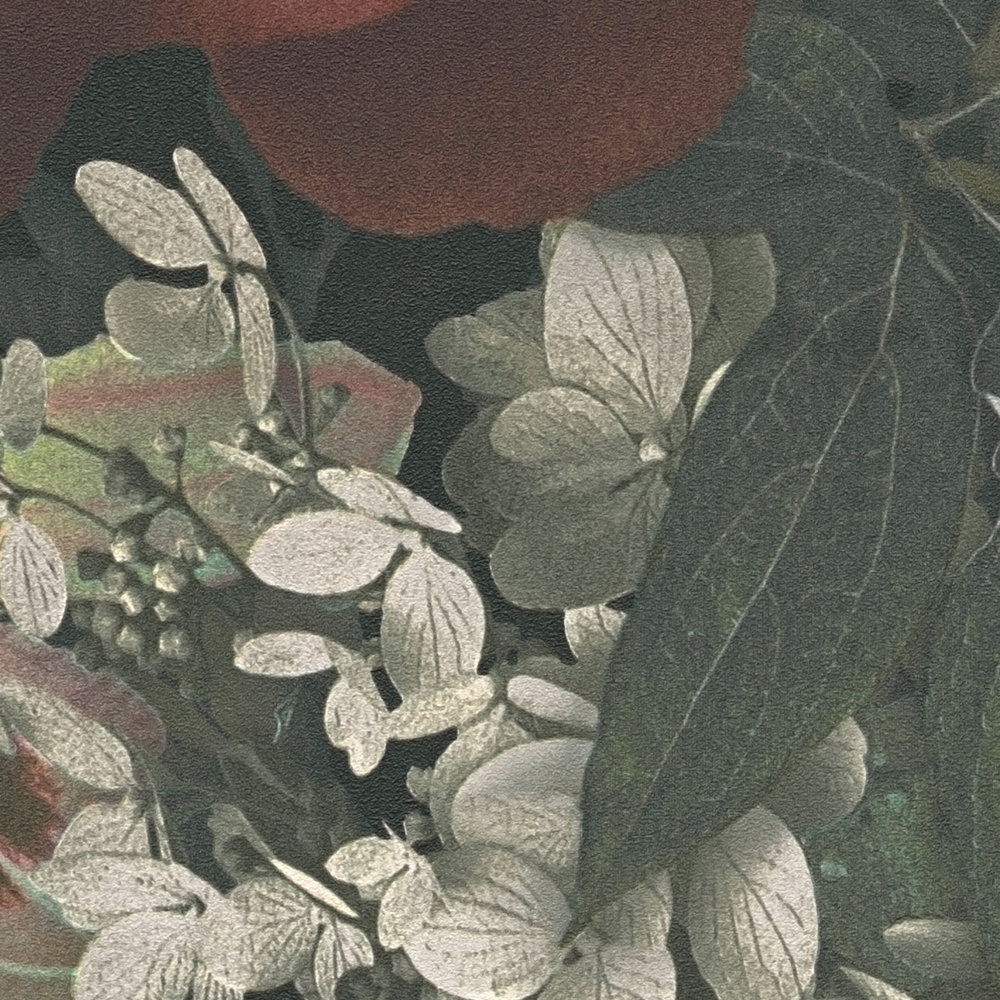             Blumentapete Rosen & Tulpen vintage Stil – Grün, Rot, Creme
        