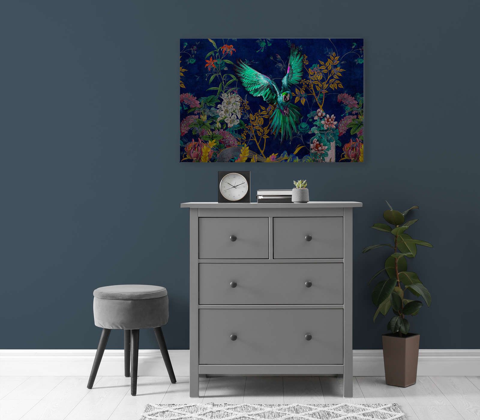             Tropical Hero 1 - Leinwandbild Blumen & Papagei intensive Farben – 0,90 m x 0,60 m
        