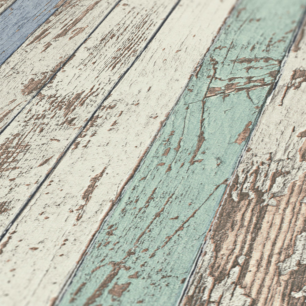            Holztapete mit buntem Brettermotiv im Shabby Chic Stil – Weiß, Braun, Blau
        