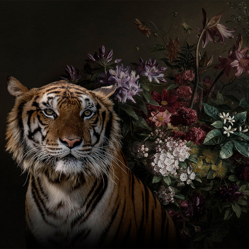         Fototapete Tiger Portrait mit Blumen – Walls by Patel
    