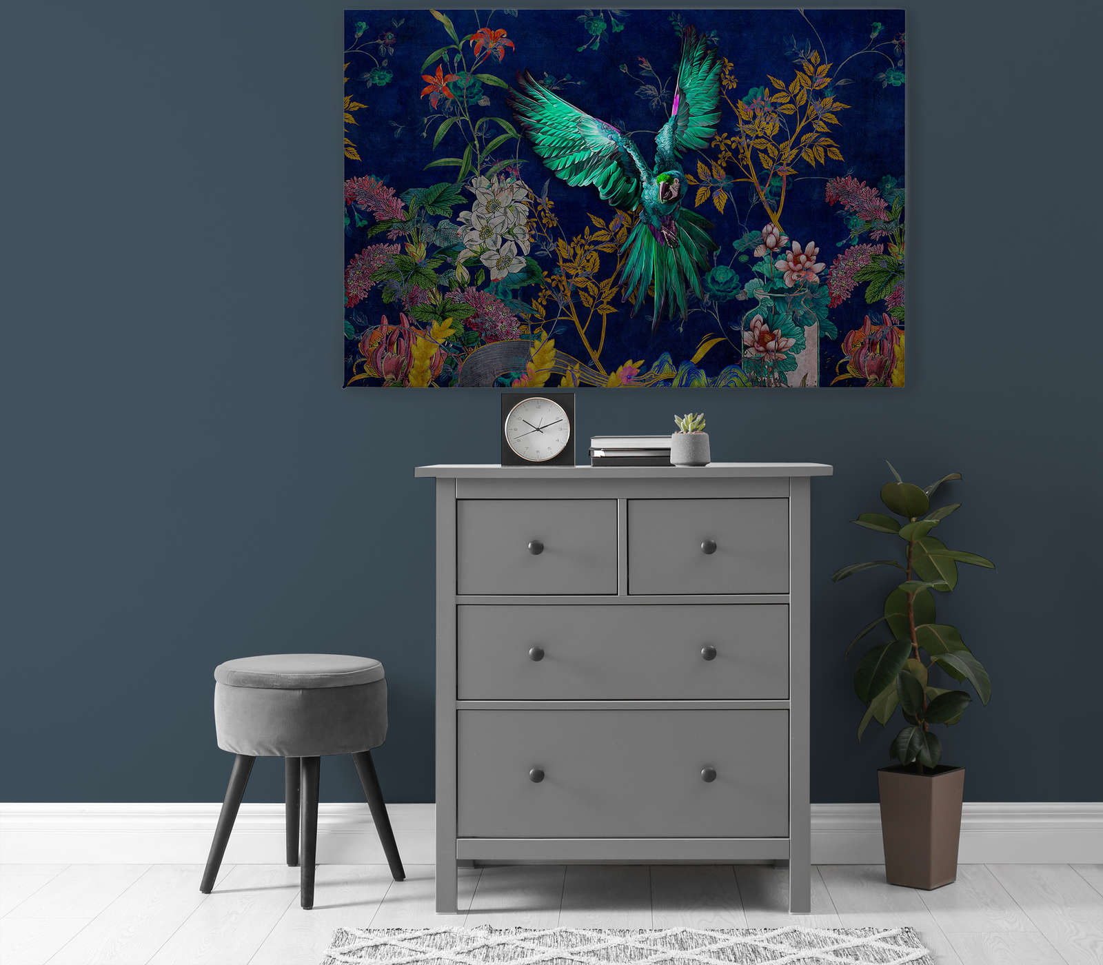             Tropical Hero 1 - Leinwandbild Blumen & Papagei intensive Farben – 1,20 m x 0,80 m
        