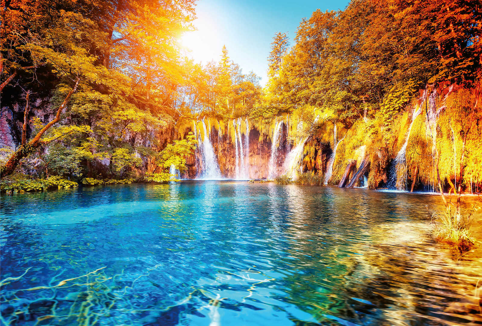             Landschaft Fototapete Wasserfall & See in Kroatien
        