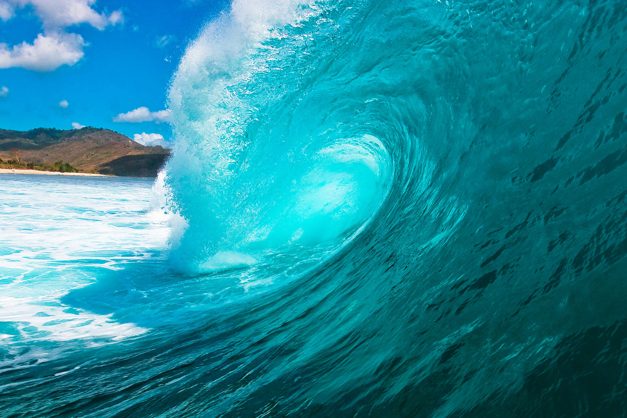             Fototapete Meer mit großer Welle – Premium Glattvlies
        