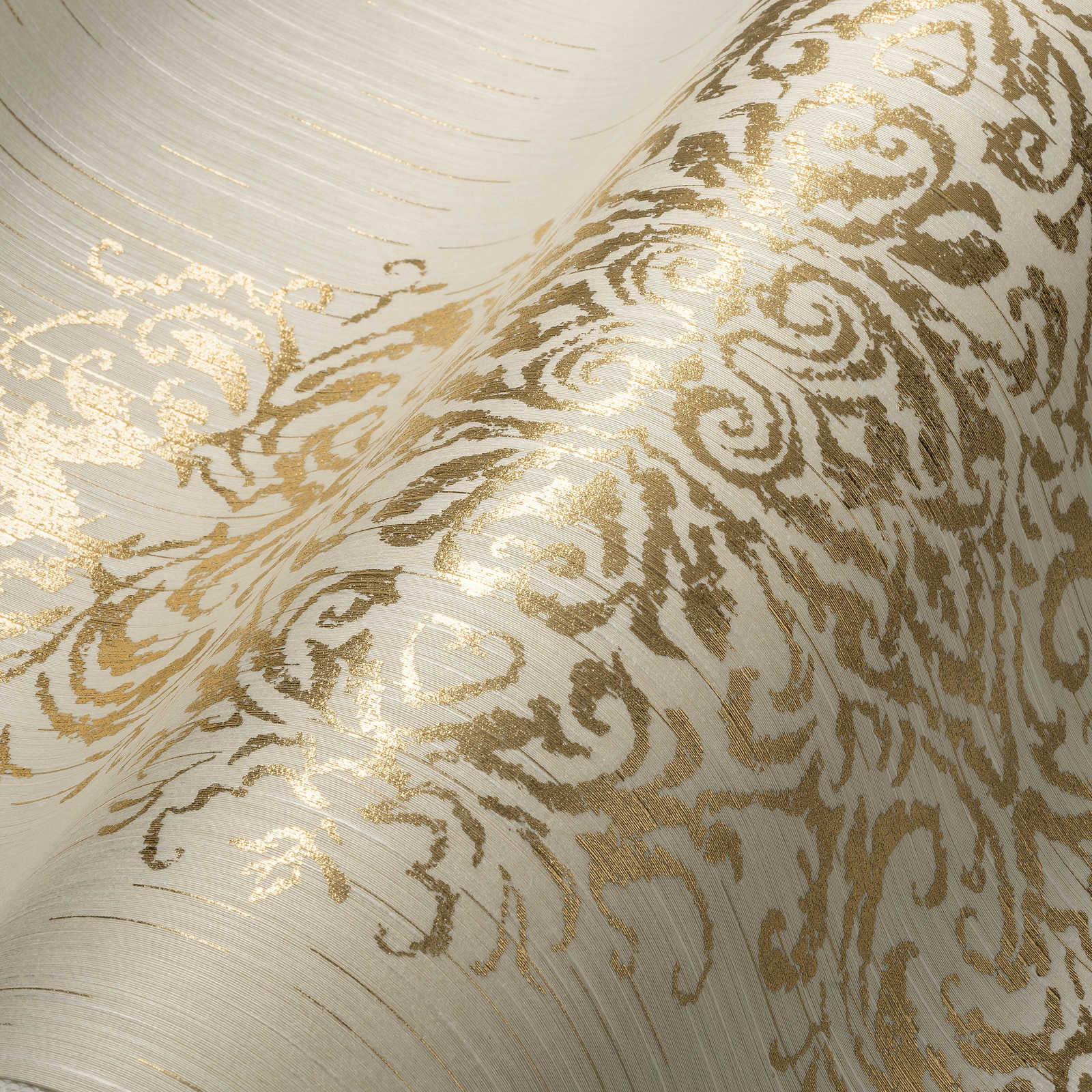             Ornament-Tapete mit Metallic-Effekt im Used-Look – Creme, Gold
        