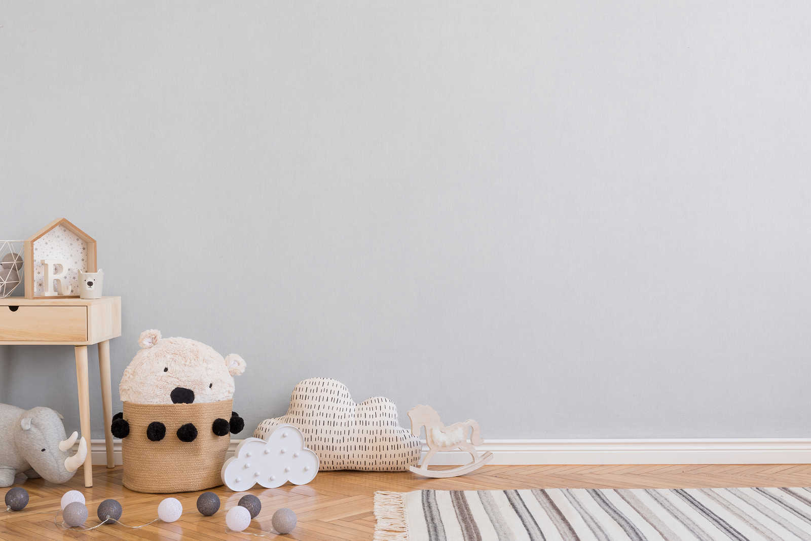             Glatte Tapete Kinderzimmer uni – Weiß
        