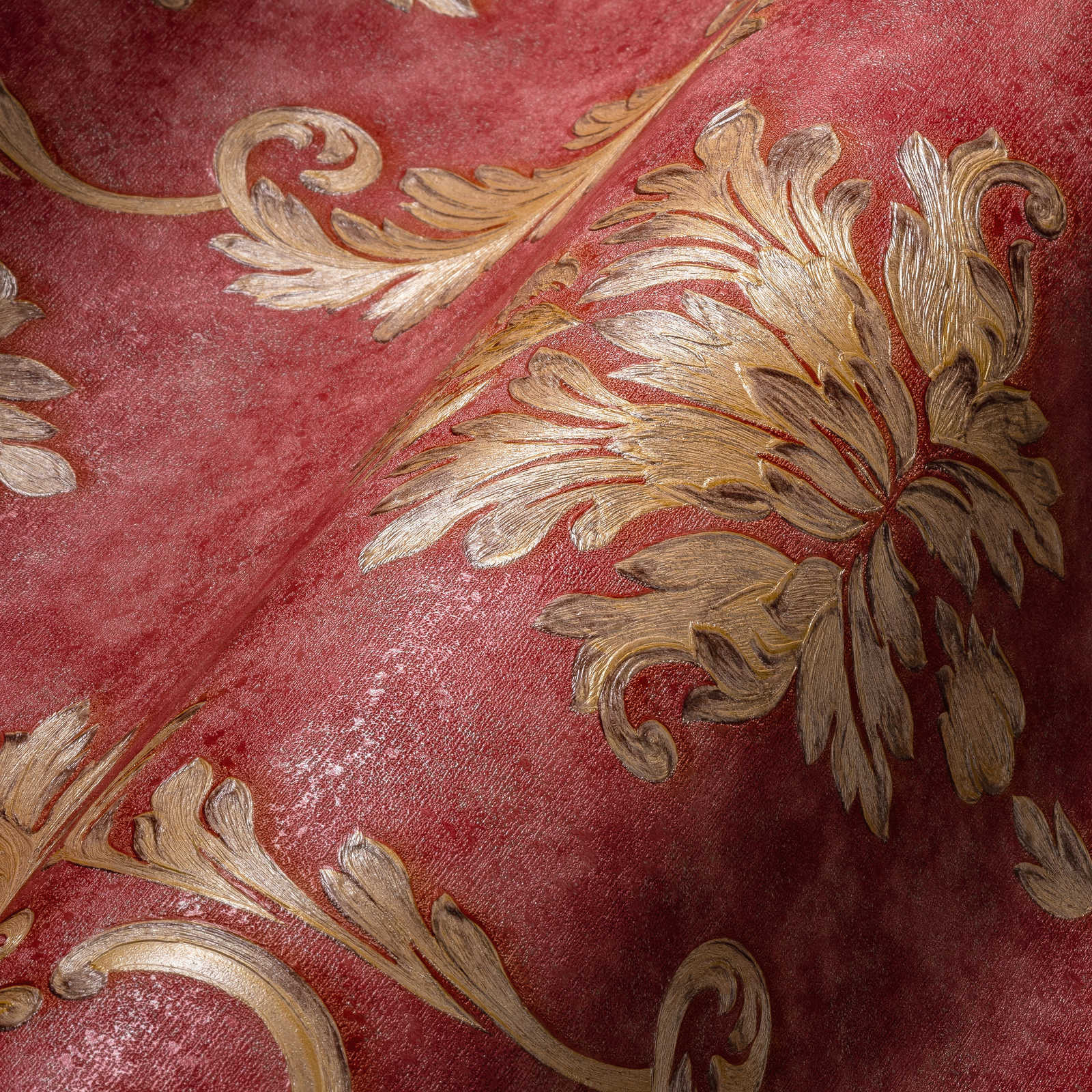             Designertapete florale Ornamente & Metallic-Effekt – Rot, Gold
        