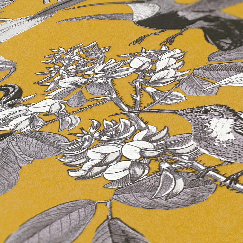             Blumen Tapete Senfgelb mit Blüten & Kolibri Muster – Gelb, Grau, Schwarz
        