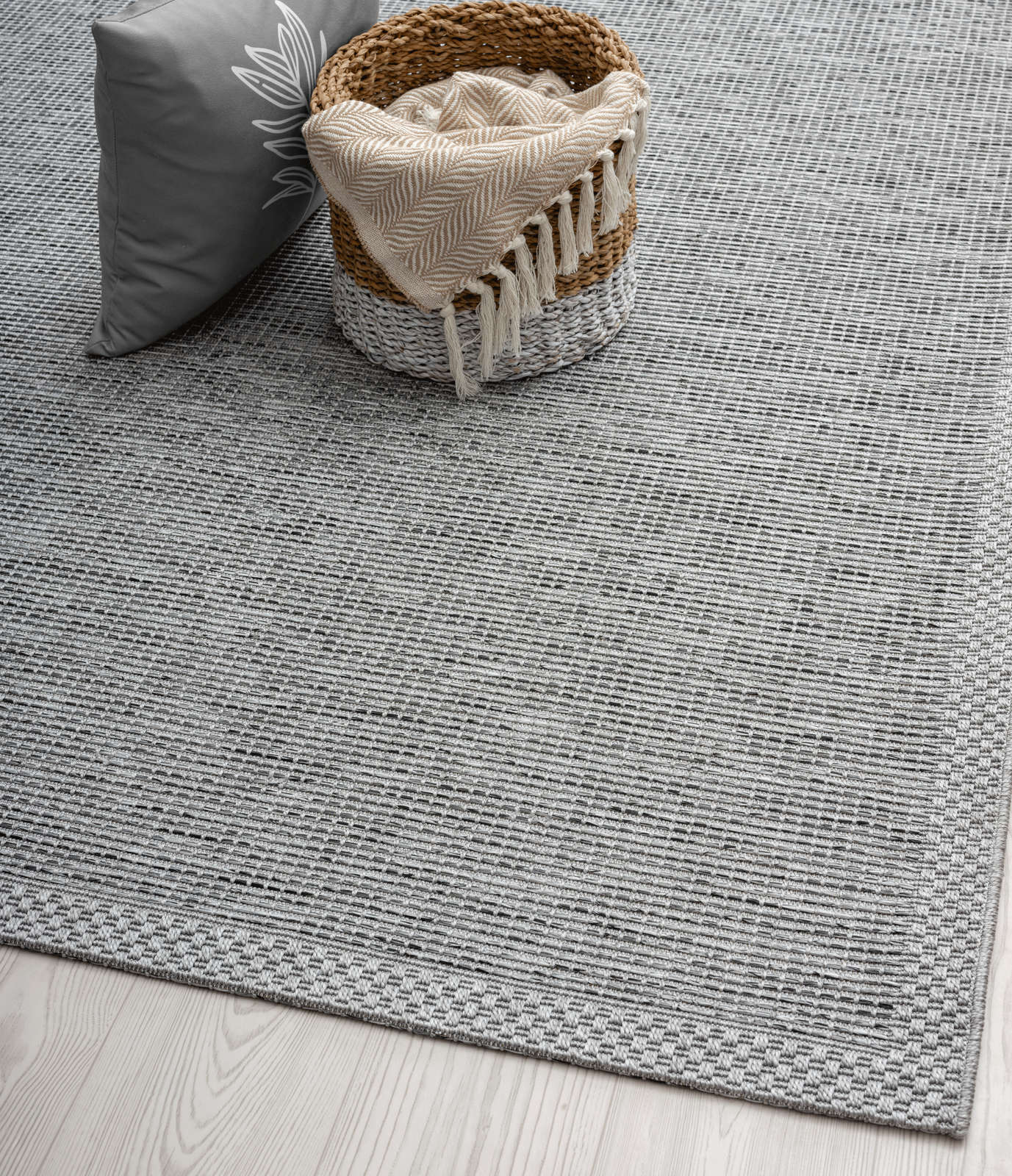             Schlichter Outdoor Teppich in Grau – 220 x 160 cm
        
