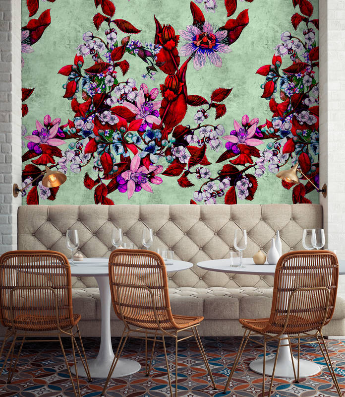             Tropical Passion 3 - Fototapete mit verspieltem Blütendesign- Kratzer Struktur – Grün, Rot | Struktur Vlies
        