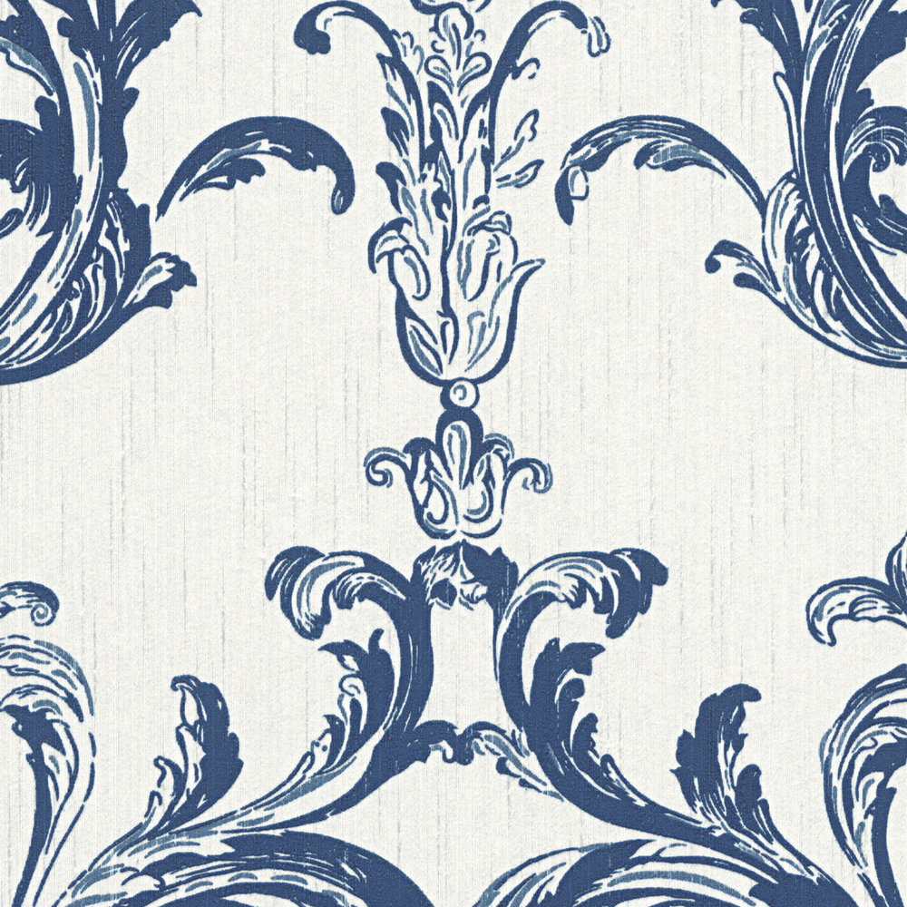             Ornament Tapete mit rankendem Muster – Blau, Weiß
        