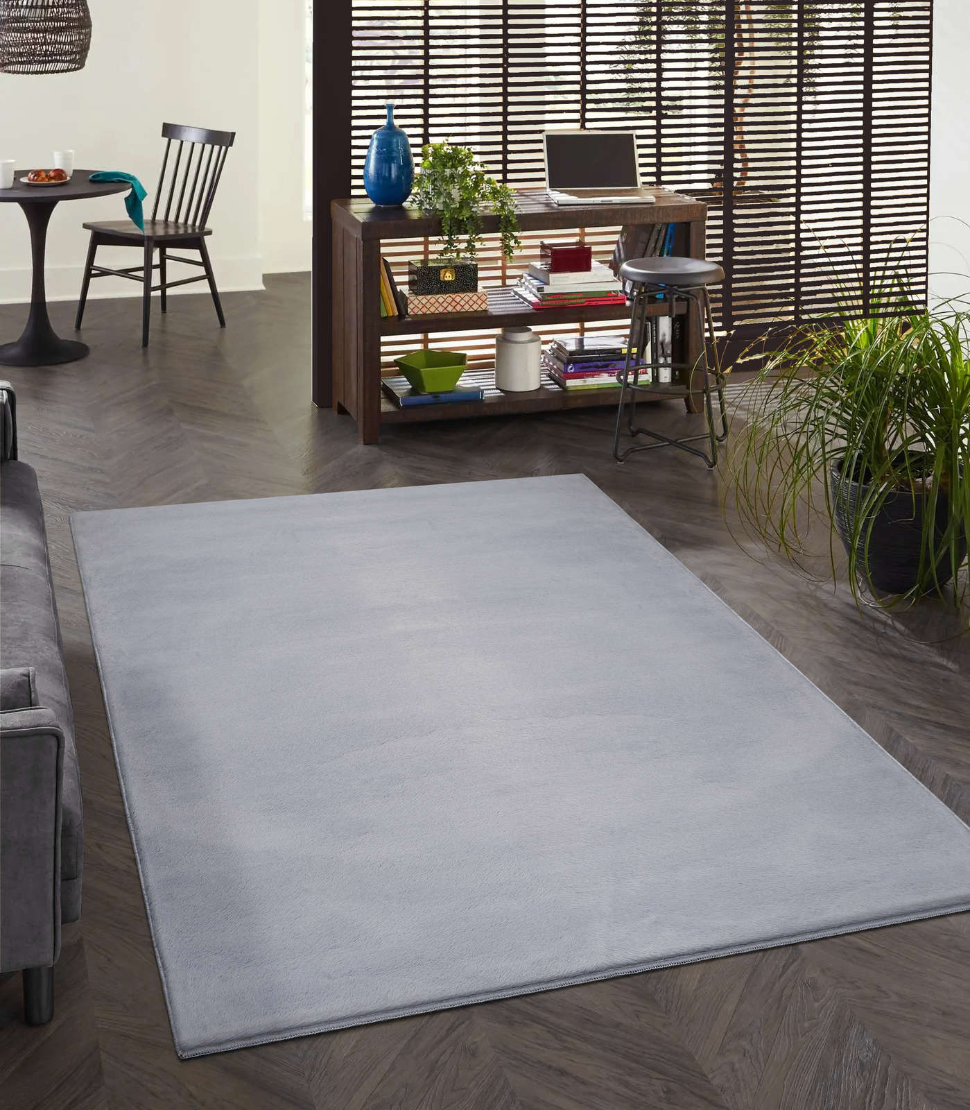            Angenehmer Hochflor Teppich in sanften Grau – 340 x 240 cm
        