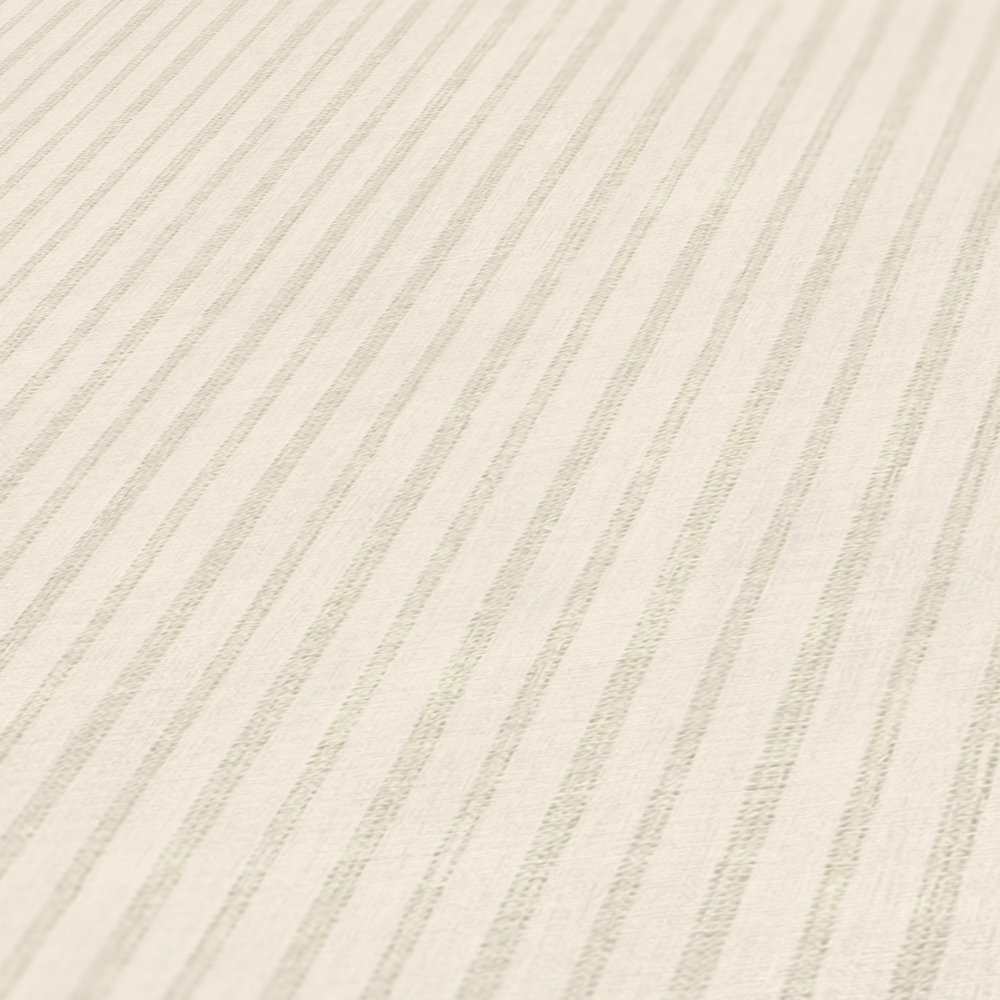             Vliestapete mit dezenten Streifen im Landhausstil – Weiß, Grau
        