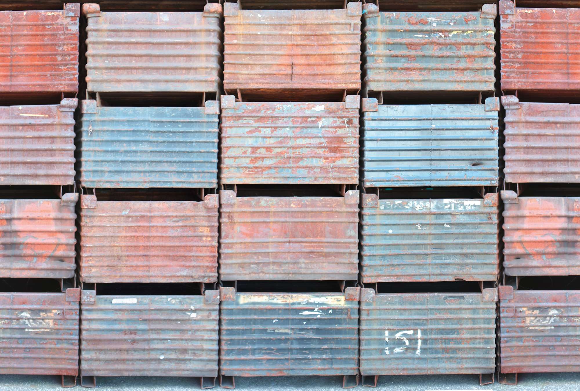             Fototapete mit bunten Stahlcontainern
        