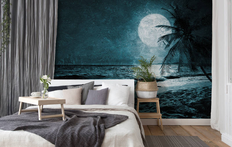             Strand Fototapete mit Palmen & Meer bei Nacht – Blau, Weiß, Schwarz
        