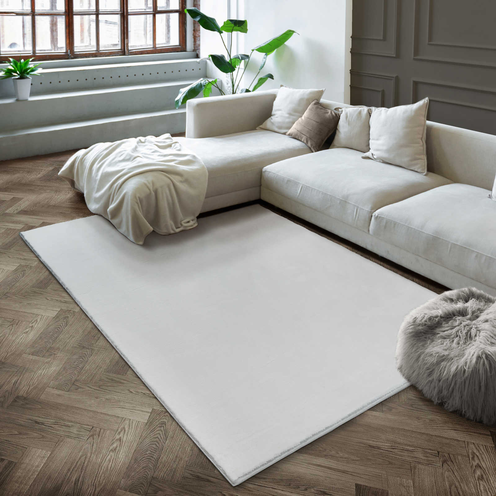 Flauschiger Hochflor Teppich in angenehmen Creme – 110 x 60 cm
