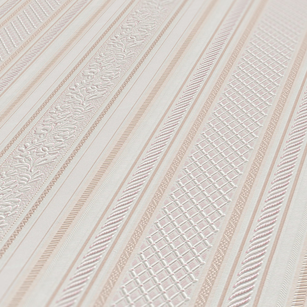             Streifentapete mit Designornamenten Biedermeier Stil – Beige, Creme, Weiß
        