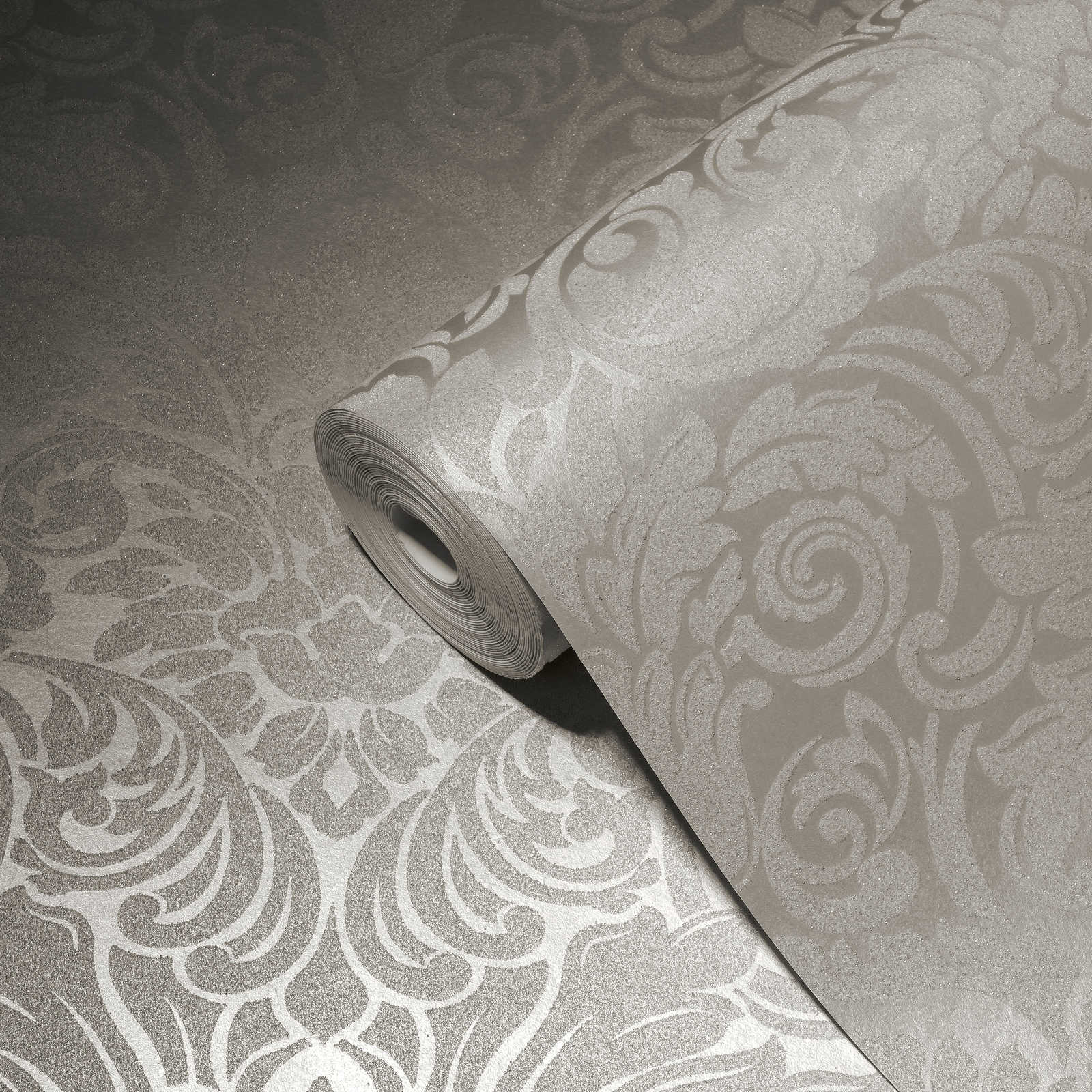            Ornamenttapete mit Metallic-Effekt und floralem Design – Silber, Creme
        