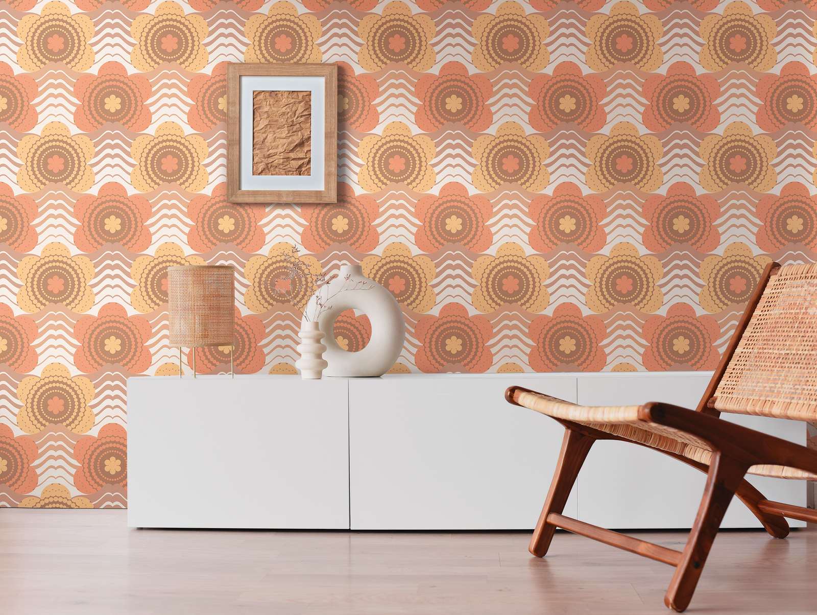             Florale Bemusterung im Dots- Design im Stil der 70er Jahre – Braun, Orange, Gelb
        