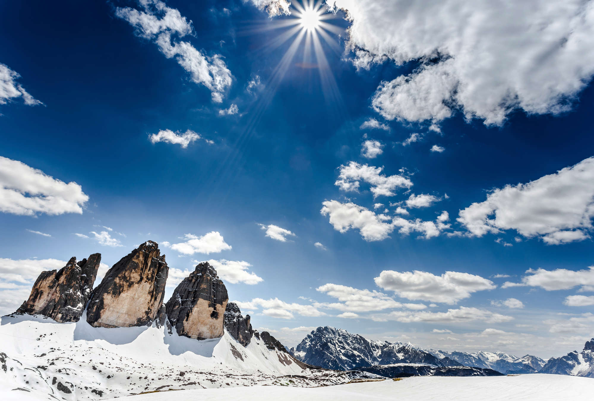             Fototapete Bergwinterlandschaft mit Blick auf die Drei Zinnen
        