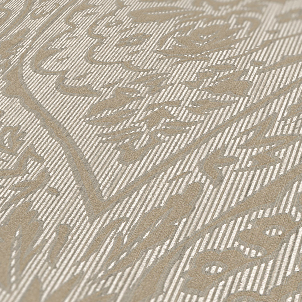             Tapete florales Muster mit Kolonial Stil Ornamenten – Beige, Braun
        