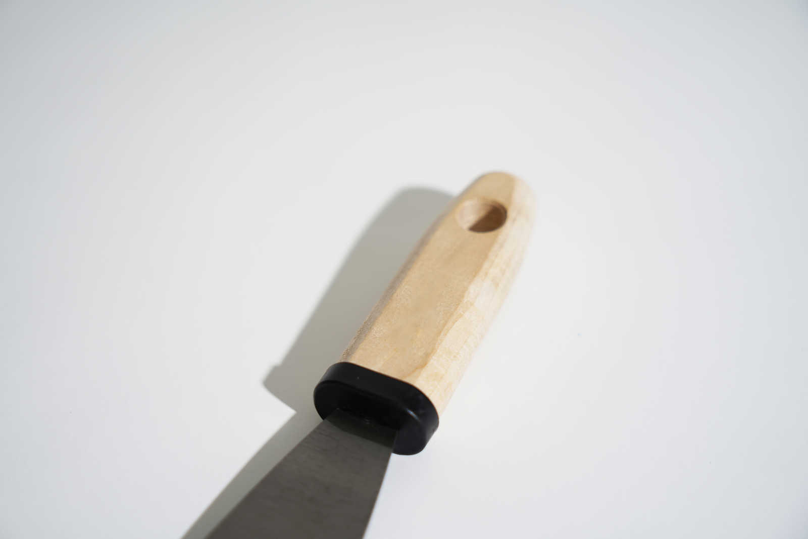             Malerspachtel 40mm mit flexiblem Stahlblatt & Holzgriff
        