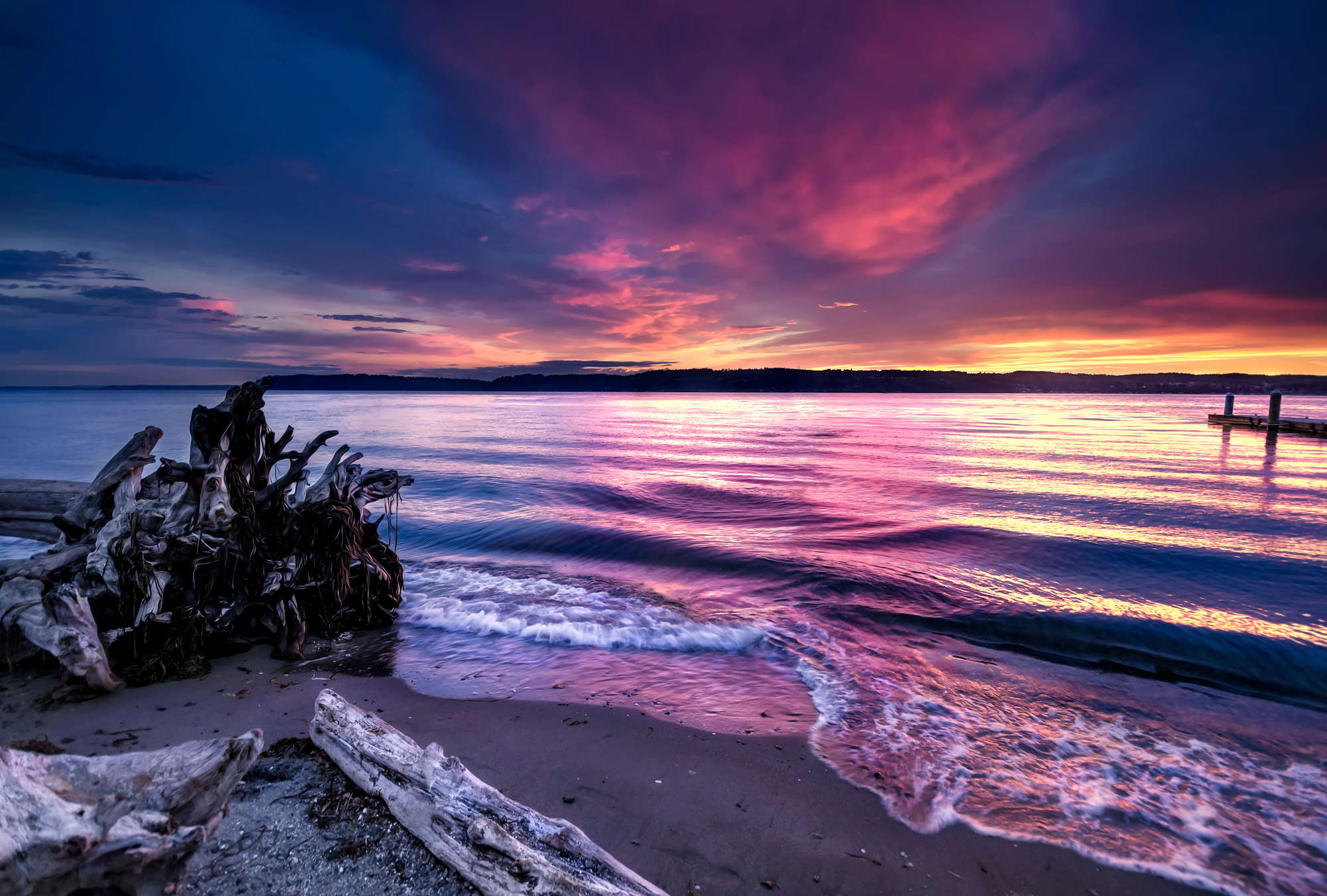             Fototapete Abendlicht am See in malerischen Farben
        