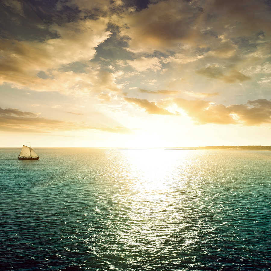 Meer Fototapete Segelboot bei Sonnenuntergang auf Matt Glattvlies
