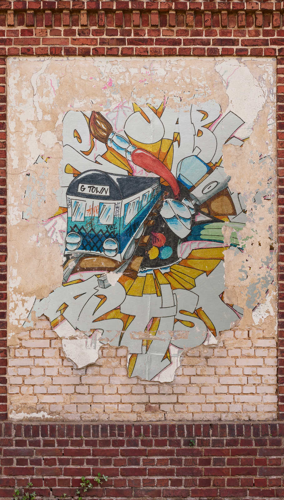             Ziegelsteinwandoptik Tapete mit buntem Graffiti – Braun, Beige, Rot
        