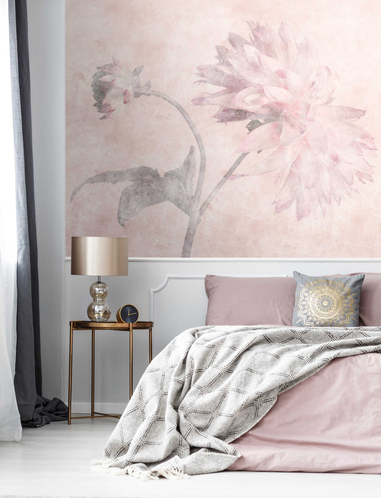             Morning Room 2 – Blumen Fototapete Dahlien im verblassten Stil
        